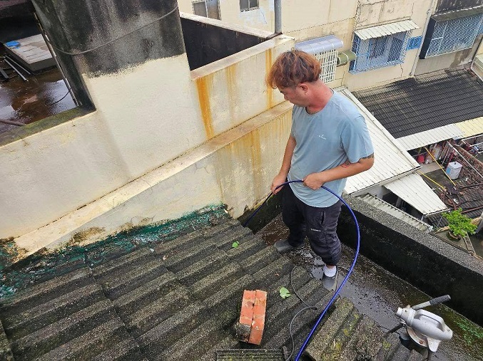 雲林土庫水刀通屋頂水管